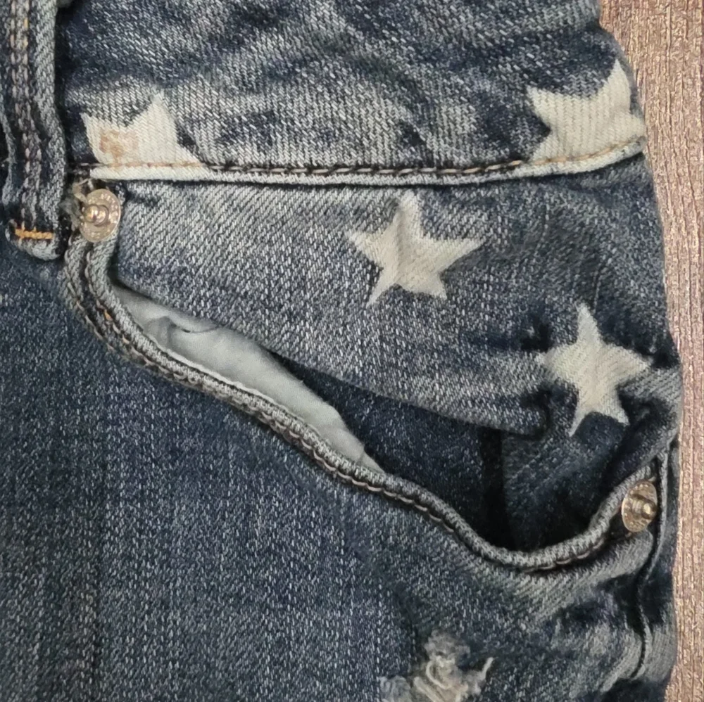 Distressed Denim Shorts Star Patch Raw Hem Blue Womens 11/12 Mid Rise Cutoff - Picture 5 of 10